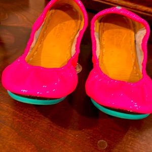 Beautiful Pop Pink tieks! Worn very little gorgeous color!